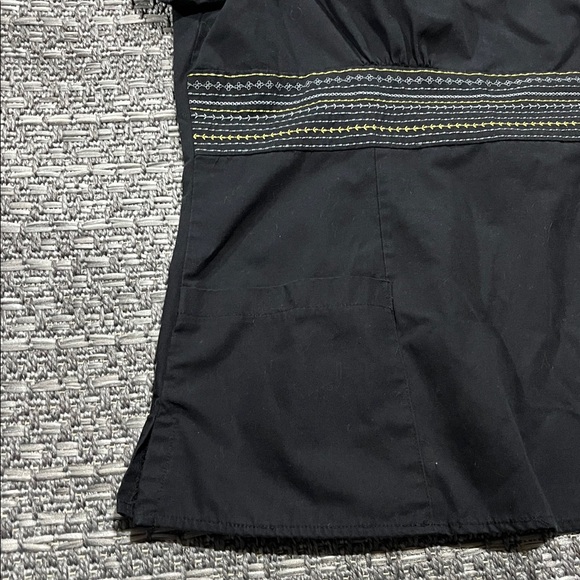 02 Scrubs | Black V-Neck Scrub Top with Stitched Waist Detail - Picture 6 of 8